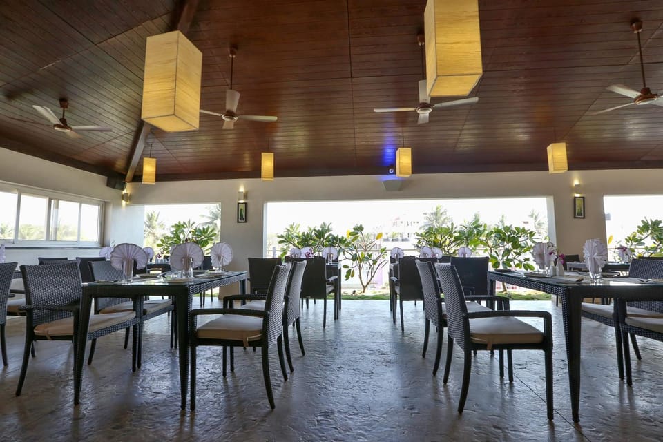 Restaurant/places to eat, Buffet breakfast, Lunch, Dinner