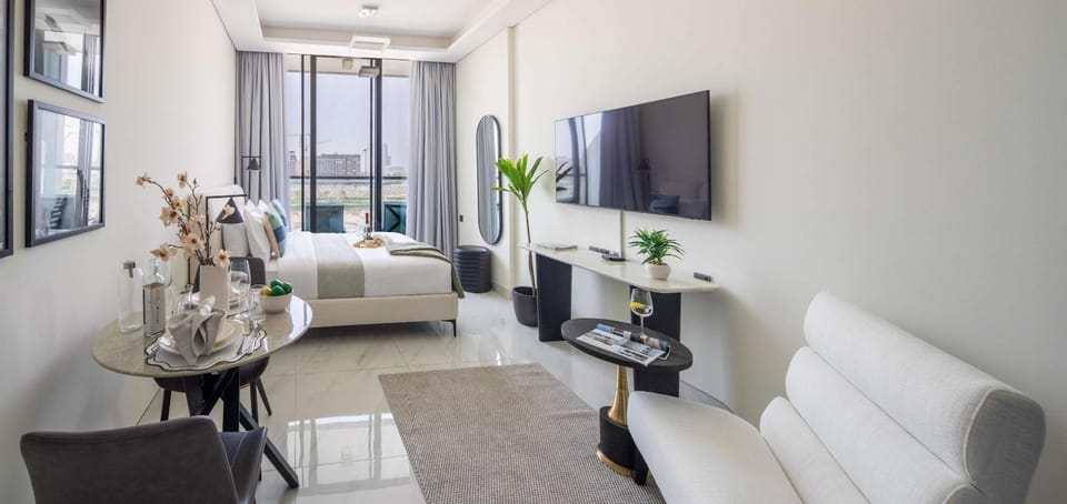 Bed, TV and multimedia, Living room