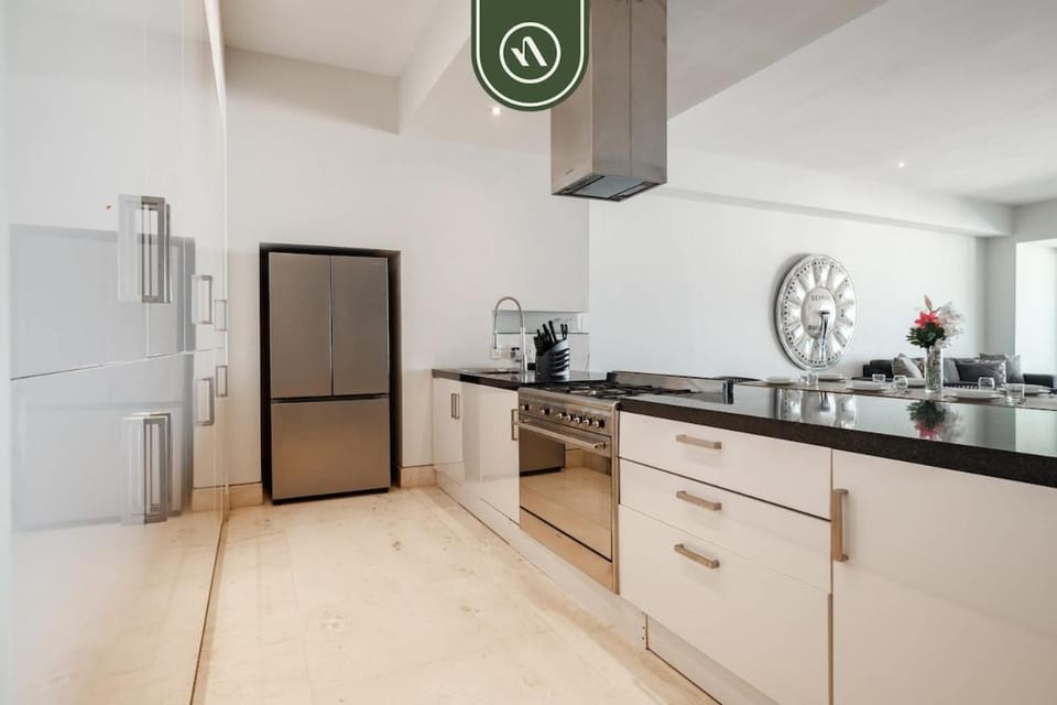 Kitchen or kitchenette, kitchen