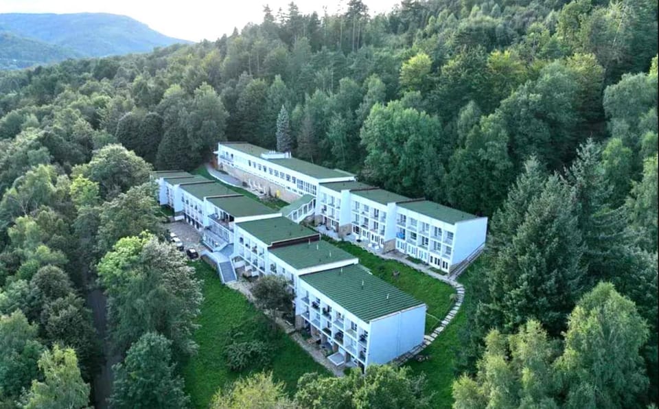 Property building, Spring, Day, Natural landscape, Bird's eye view, Mountain view