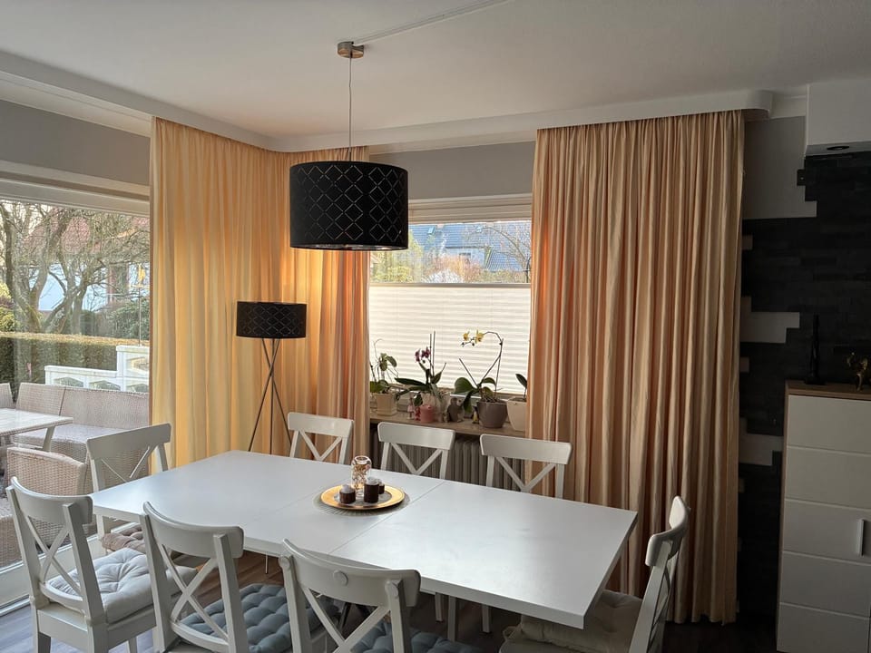 Seating area, Dining area