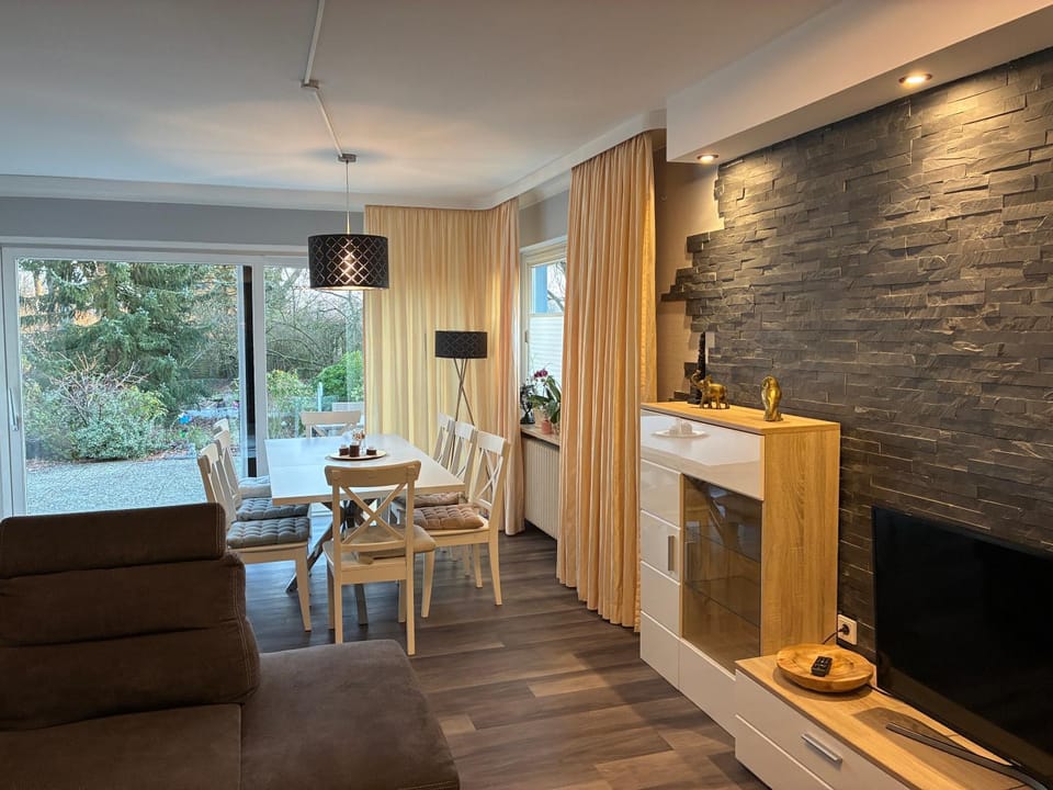 Living room, Seating area, Dining area, minibar