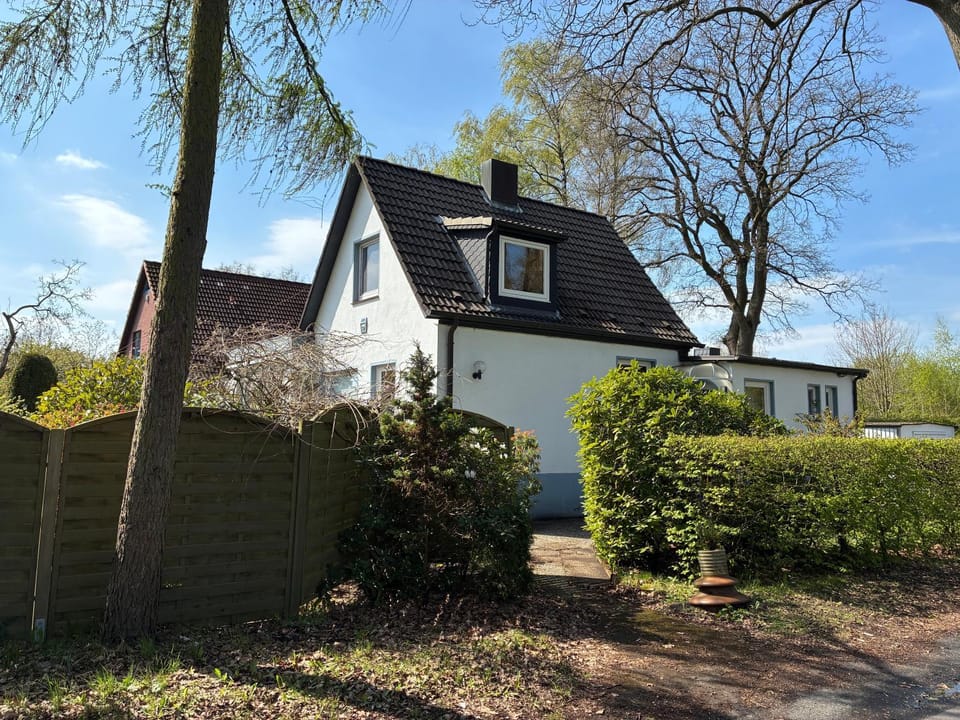 Property building, Spring, Day, Garden, Garden view