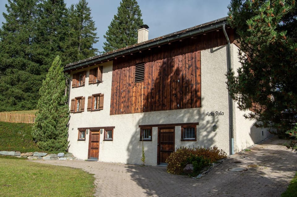 Property building, Facade/entrance, Off site