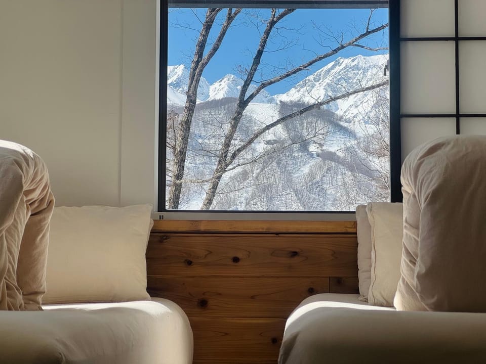 Bed, Natural landscape, Winter, View (from property/room), Bedroom, Mountain view
