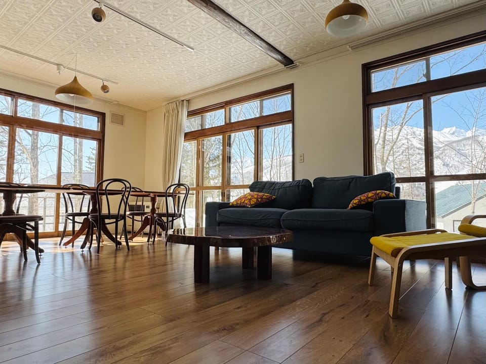 Living room, Dining area, Mountain view