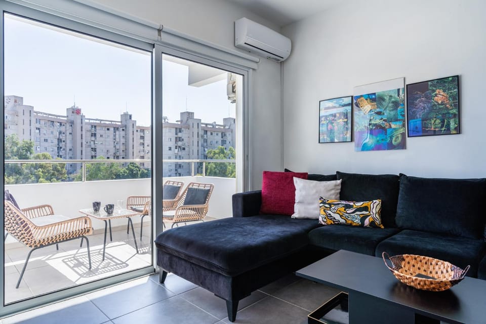 Patio, Day, Balcony/Terrace, Living room, Seating area