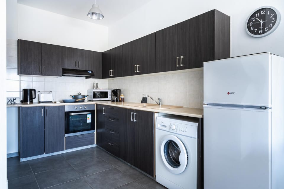 Kitchen or kitchenette, oven, stove, toaster, washing machine