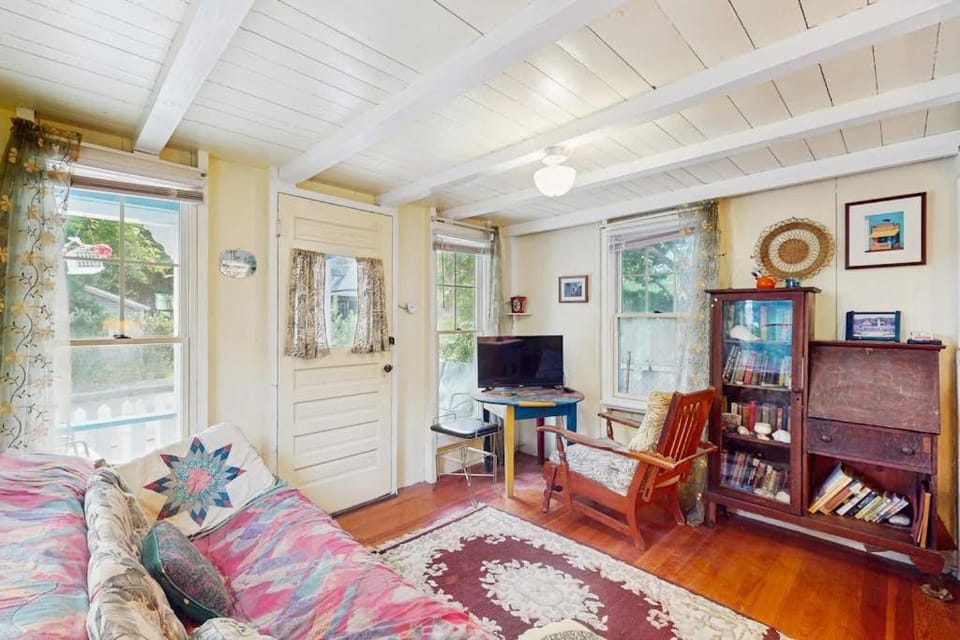 TumbleINN House in Tisbury