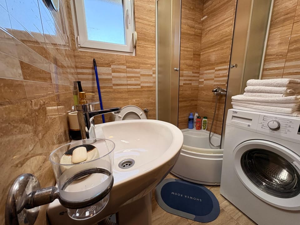 Shower, Bathroom, towels, washing machine