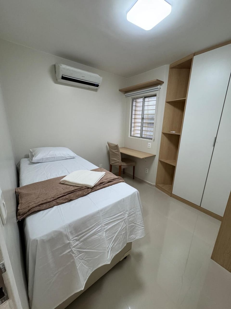 Bed, Bedroom, wardrobe, air conditioner