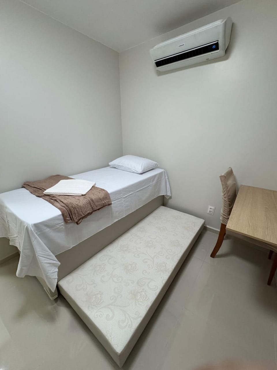 Bed, Bedroom, air conditioner