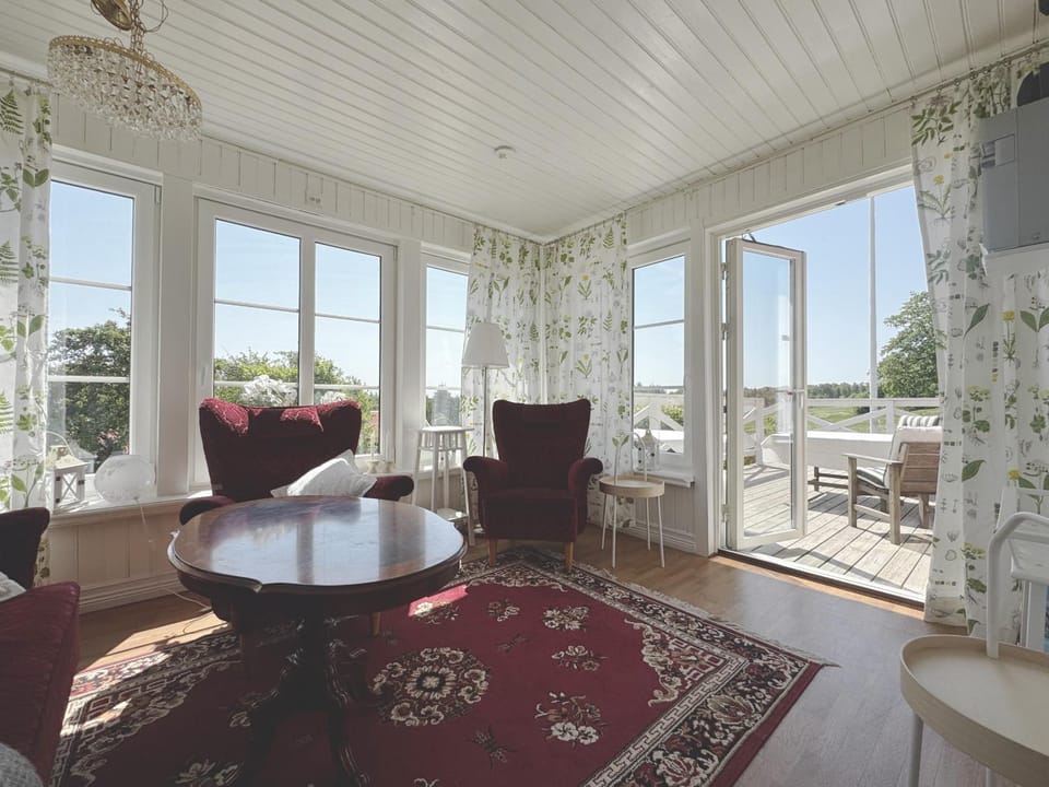 Charming holiday home with views of the landscape and close to Lake Vättern House in Västra Götaland County