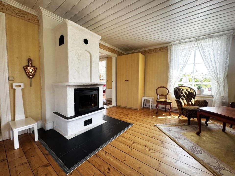 Charming holiday home with views of the landscape and close to Lake Vättern House in Västra Götaland County
