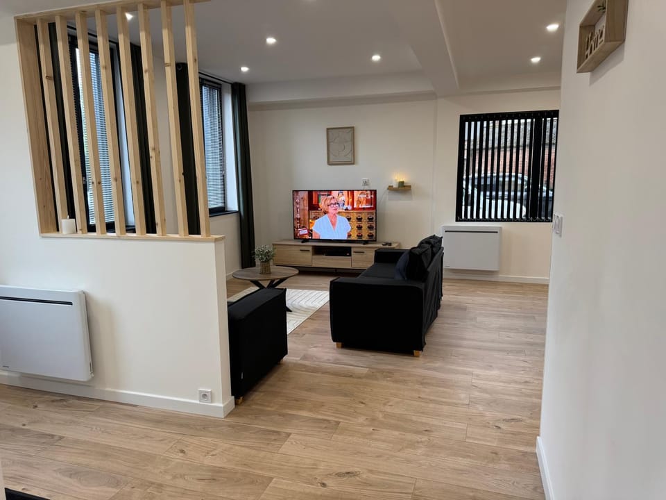 Communal lounge/ TV room, TV and multimedia, Seating area