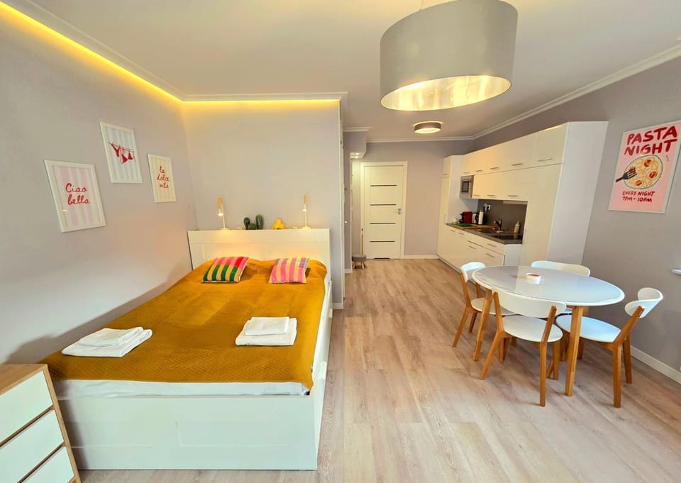 Living room, Photo of the whole room, Seating area, Bedroom