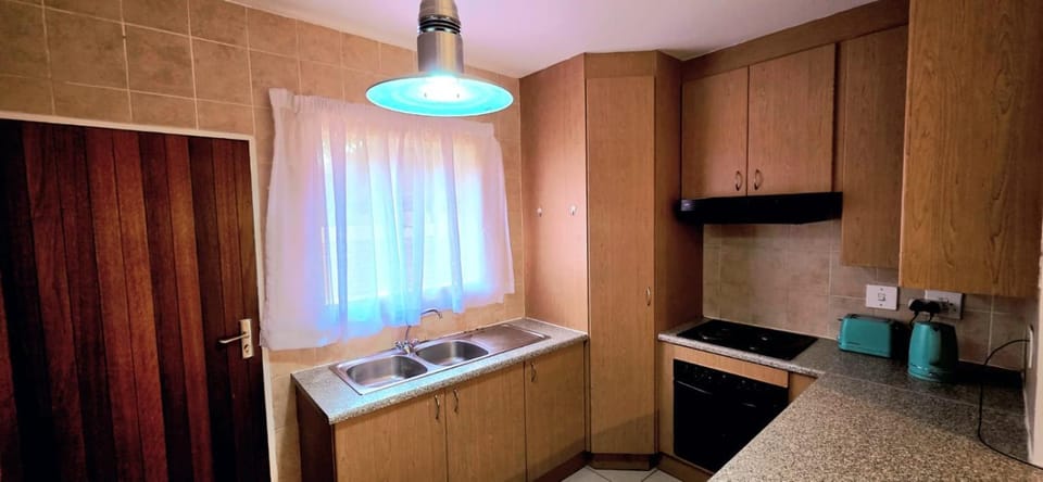 Tranquil 3 Bedroom Retreat Apartment in Roodepoort