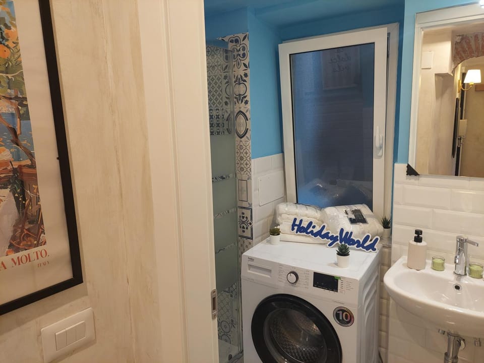 Bathroom, towels, washing machine