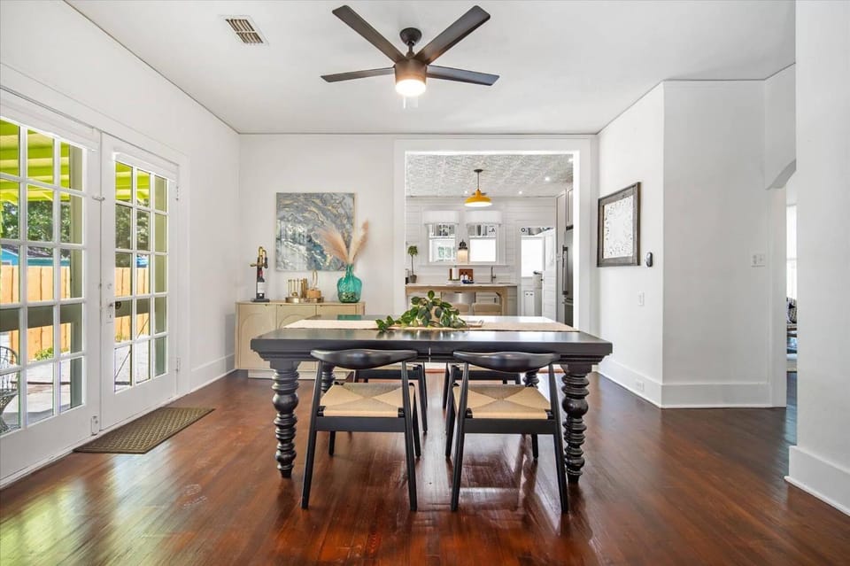 Food and drinks, Decorative detail, Dining area