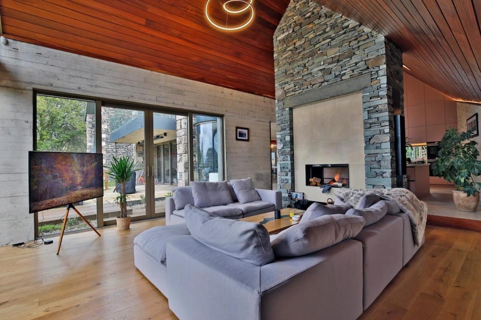 Luxury residence on the shores of Lake Windermere Villa in Bowness-on-Windermere