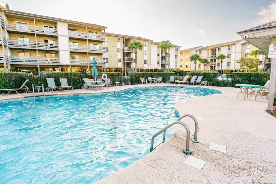 Day, Pool view, Swimming pool, Swimming pool, sunbed