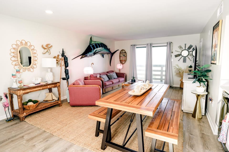 Living room, Seating area, Dining area