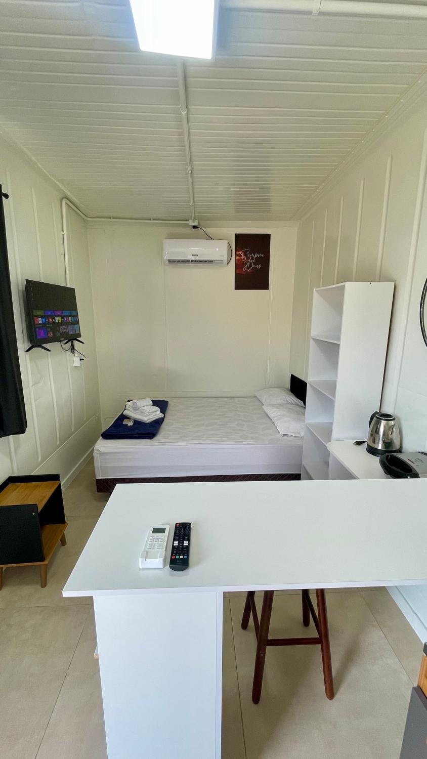 TV and multimedia, Photo of the whole room, Dining area, Bedroom, air conditioner