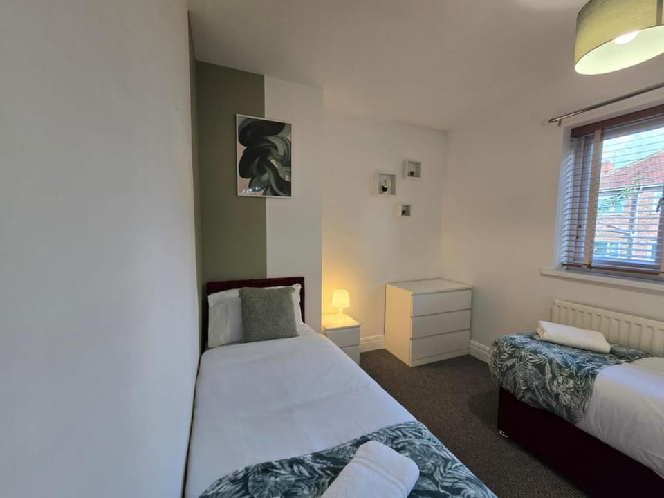 Spacious 3BR Sleeps 6 Ideal for All Stays Apartment in Gateshead