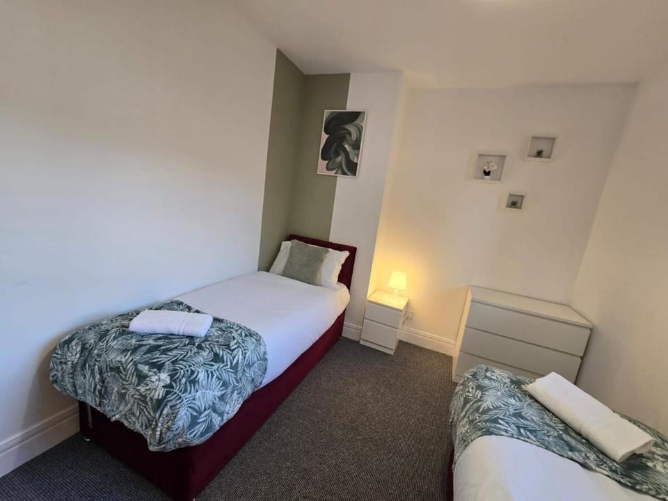 Spacious 3BR Sleeps 6 Ideal for All Stays Apartment in Gateshead