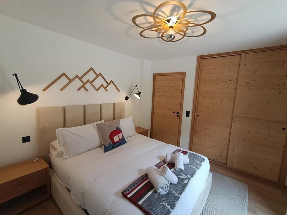 Bedroom, wardrobe
