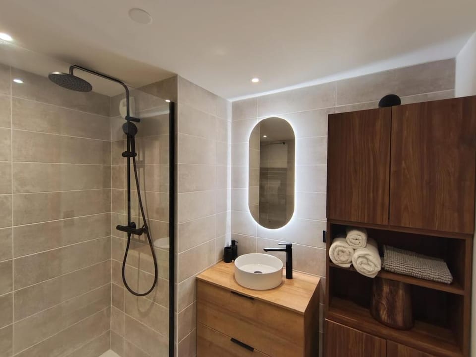 Shower, Bathroom