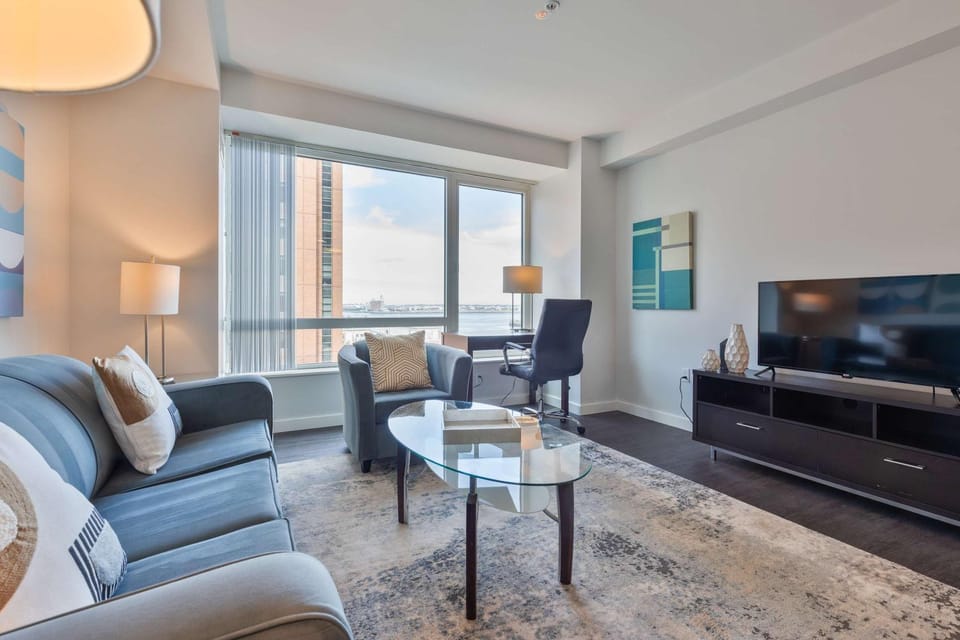 Modern Harbor Front Apartment Apartment in South Boston