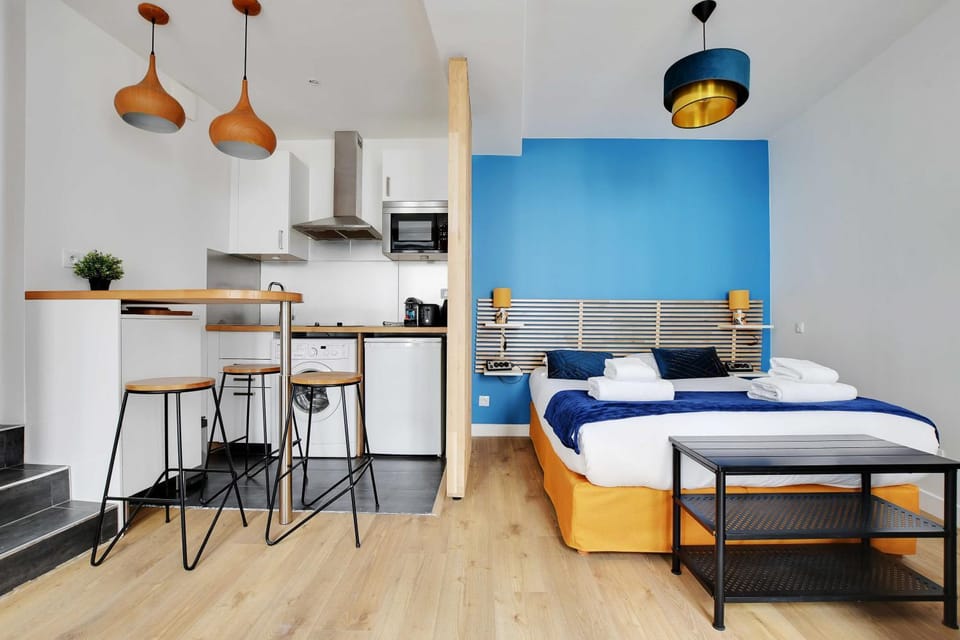 Bed, Kitchen or kitchenette