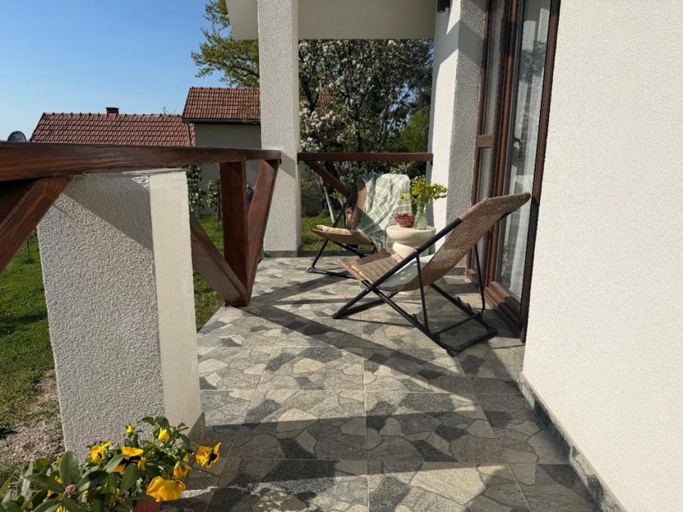 Hotel Cider&Squash garden haus, Grncarska 6, Prnjavor Chalet in Serbia