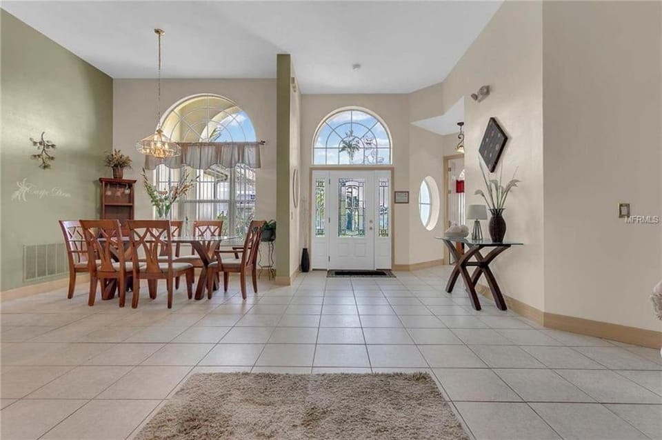 Formosa Villa with Private Pool & 5 Miles to Disney Villa in Four Corners