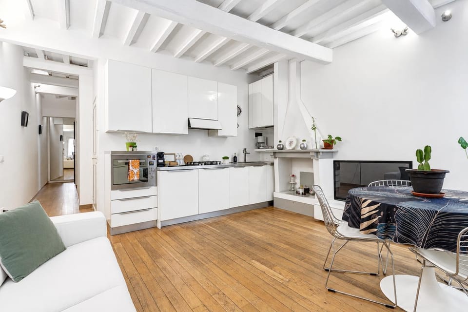 Kitchen or kitchenette, Living room