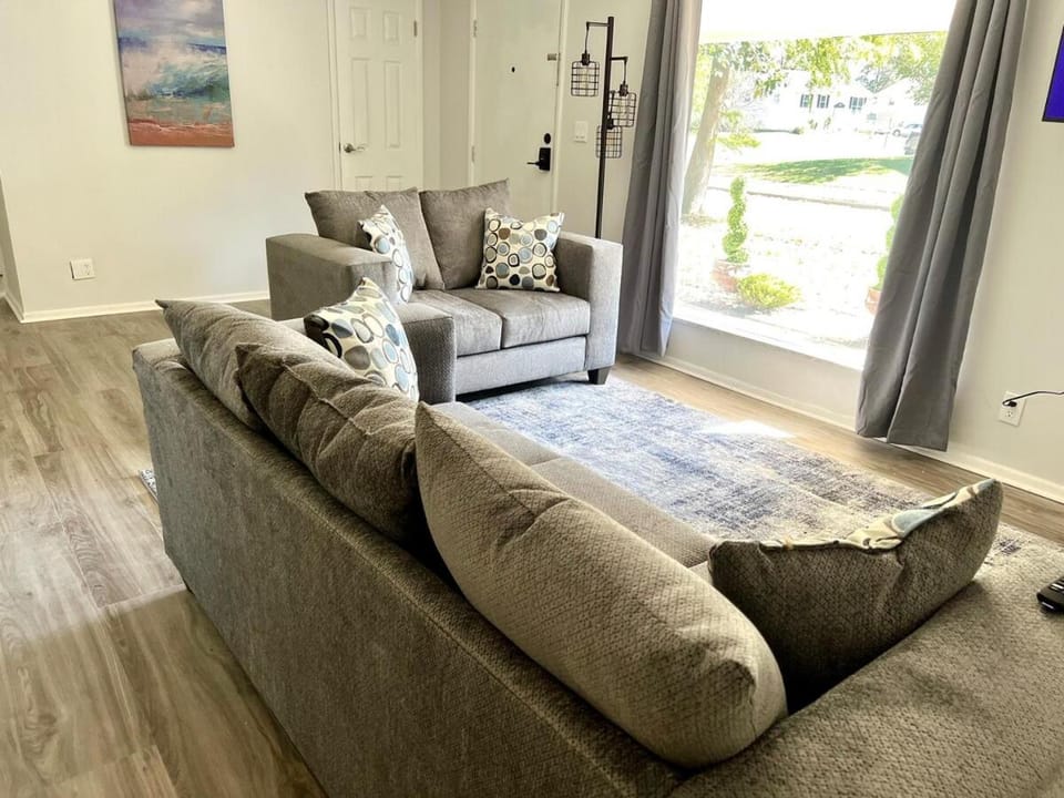 4 Bed Ranch-Fire Pit-Pet & Kid Friendly-King Bed-Arcade House in Gahanna