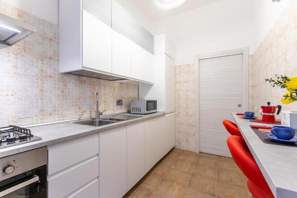 Kitchen or kitchenette, Dining area, stove