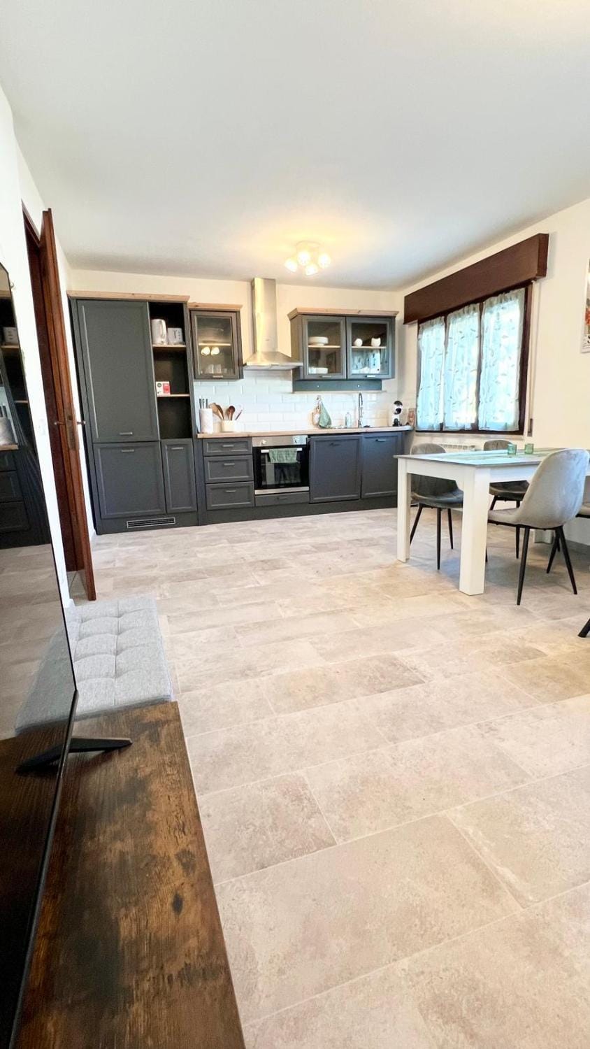 Kitchen or kitchenette, Dining area, pet friendly, stove