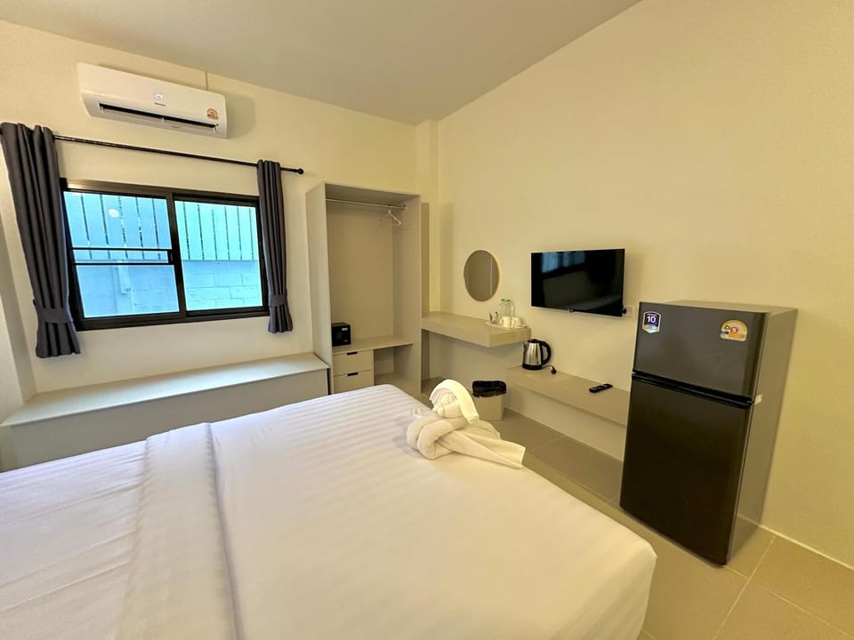 TV and multimedia, Photo of the whole room, air conditioner
