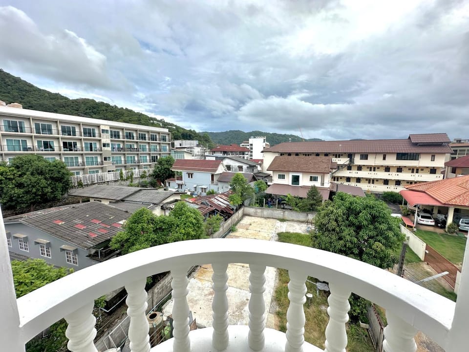 Property building, Nearby landmark, Day, Natural landscape, Bird's eye view, Balcony/Terrace, City view, Mountain view