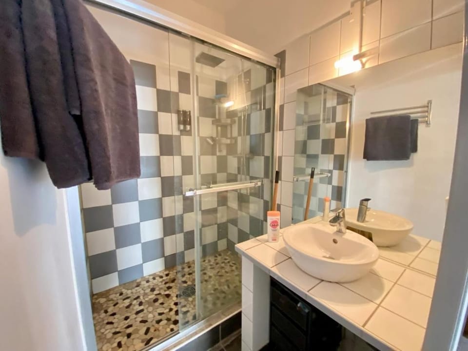 Bel Appartement Avec Parking à 2 pas et Climatisation Apartment in Avignon