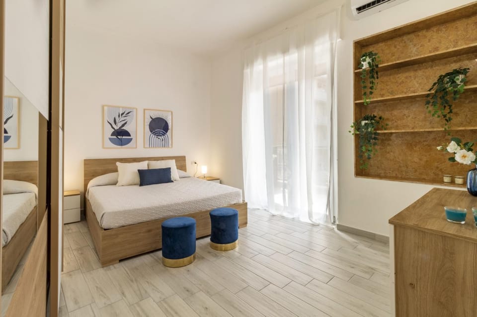 Photo of the whole room, air conditioner