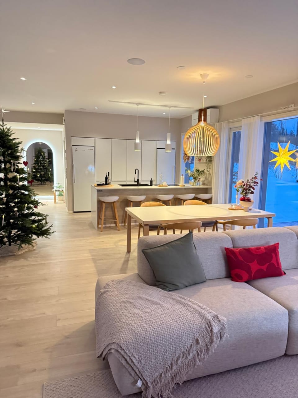 Living room, Dining area