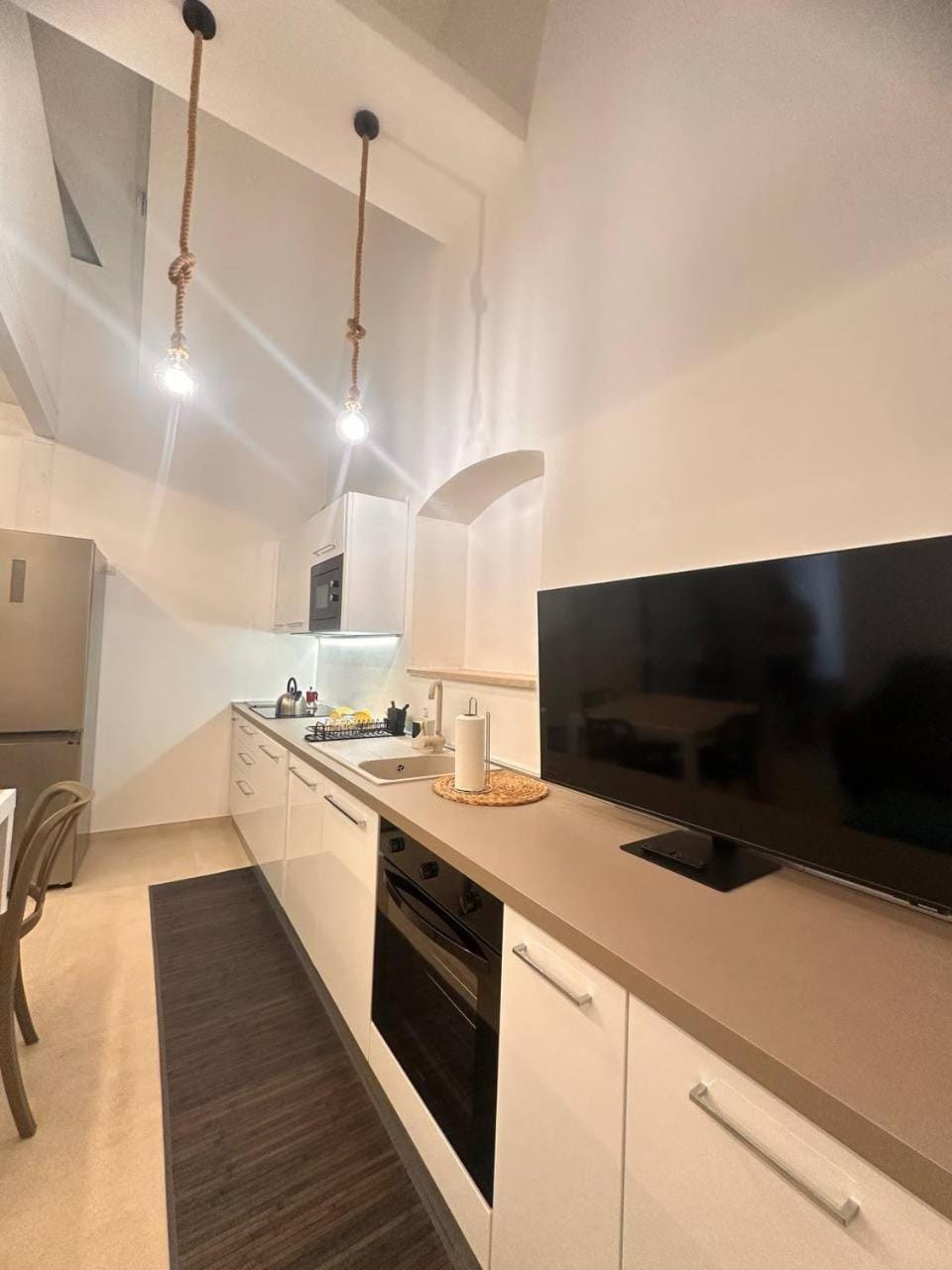 TV and multimedia, Kitchen or kitchenette, Dining area, dishwasher, oven, stove