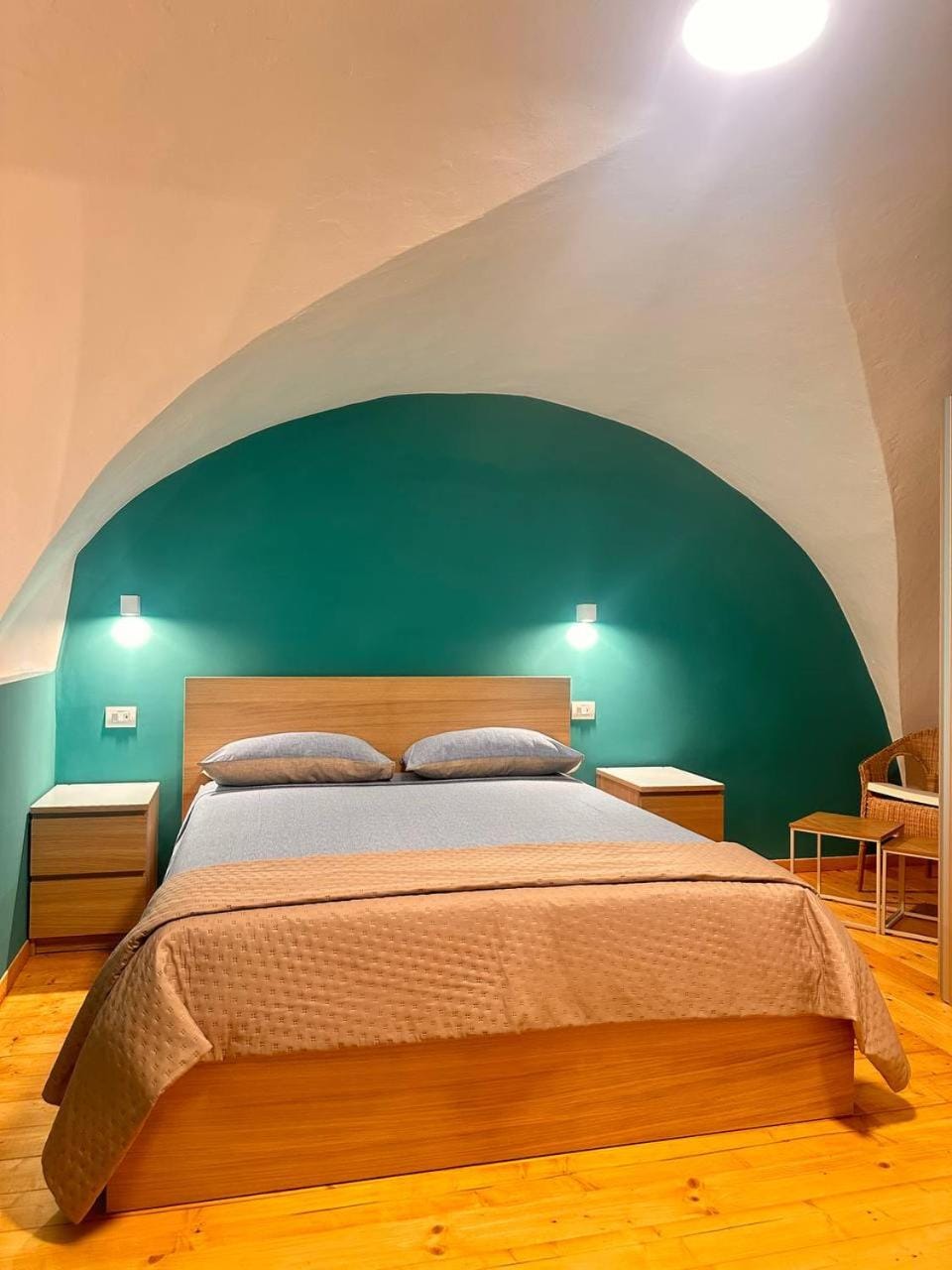 Bed, Photo of the whole room, Bedroom