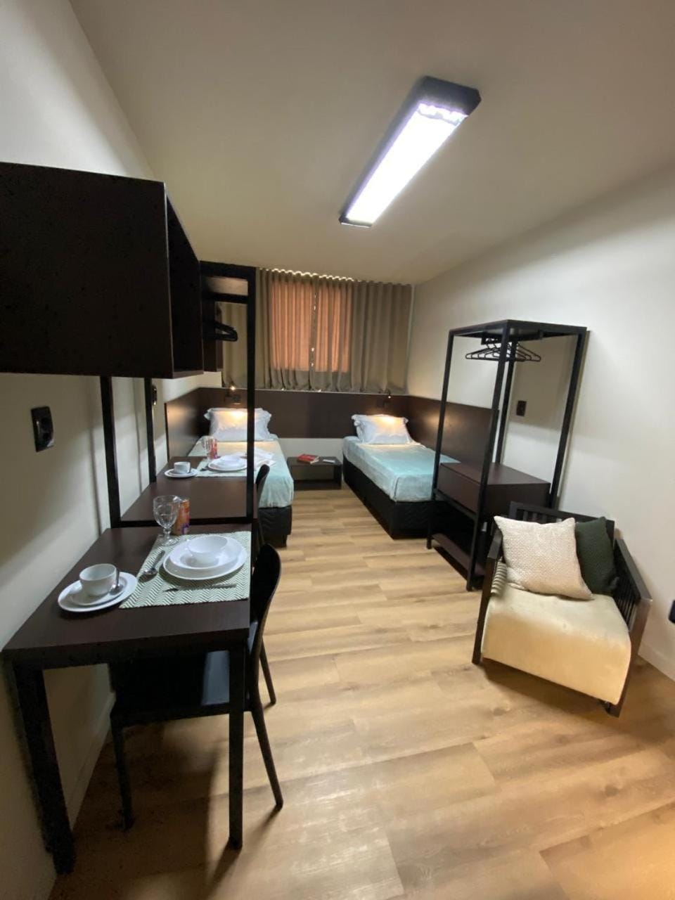 Bed, TV and multimedia, Photo of the whole room, wardrobe