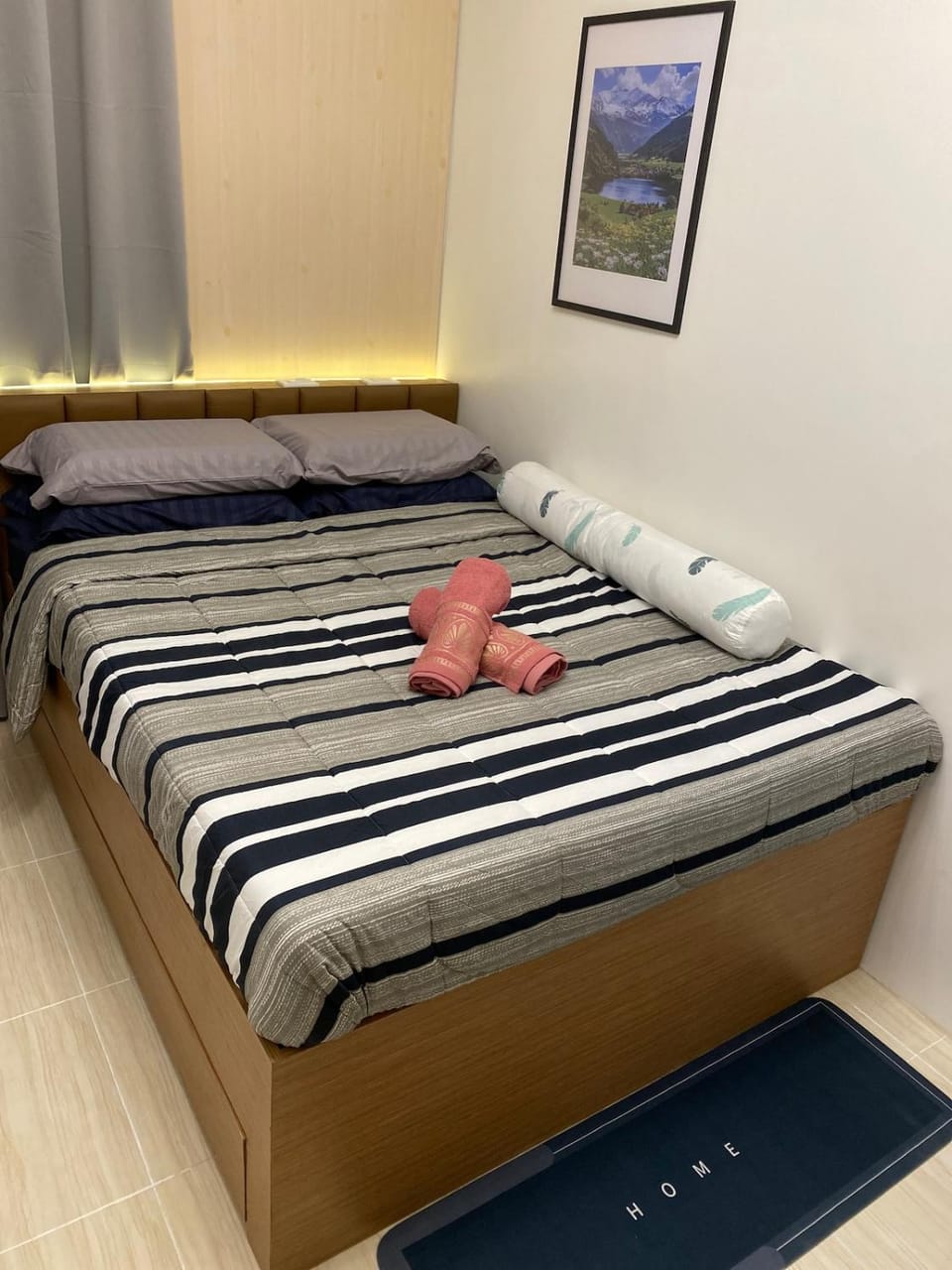Bed, Bedroom, towels