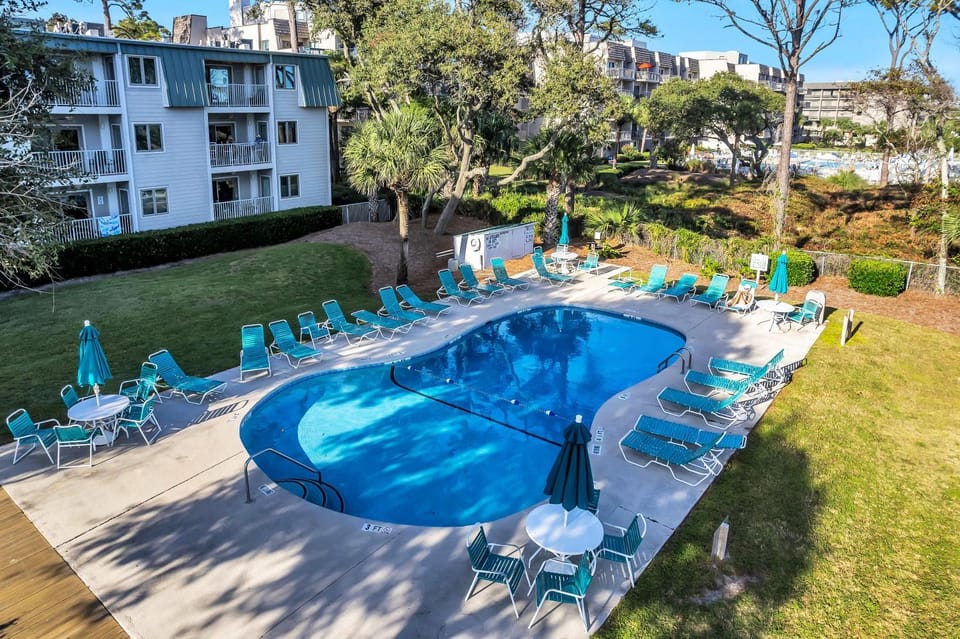 1D Beachwood Place House in South Forest Beach