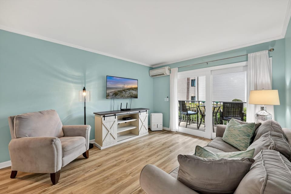 1D Beachwood Place House in South Forest Beach